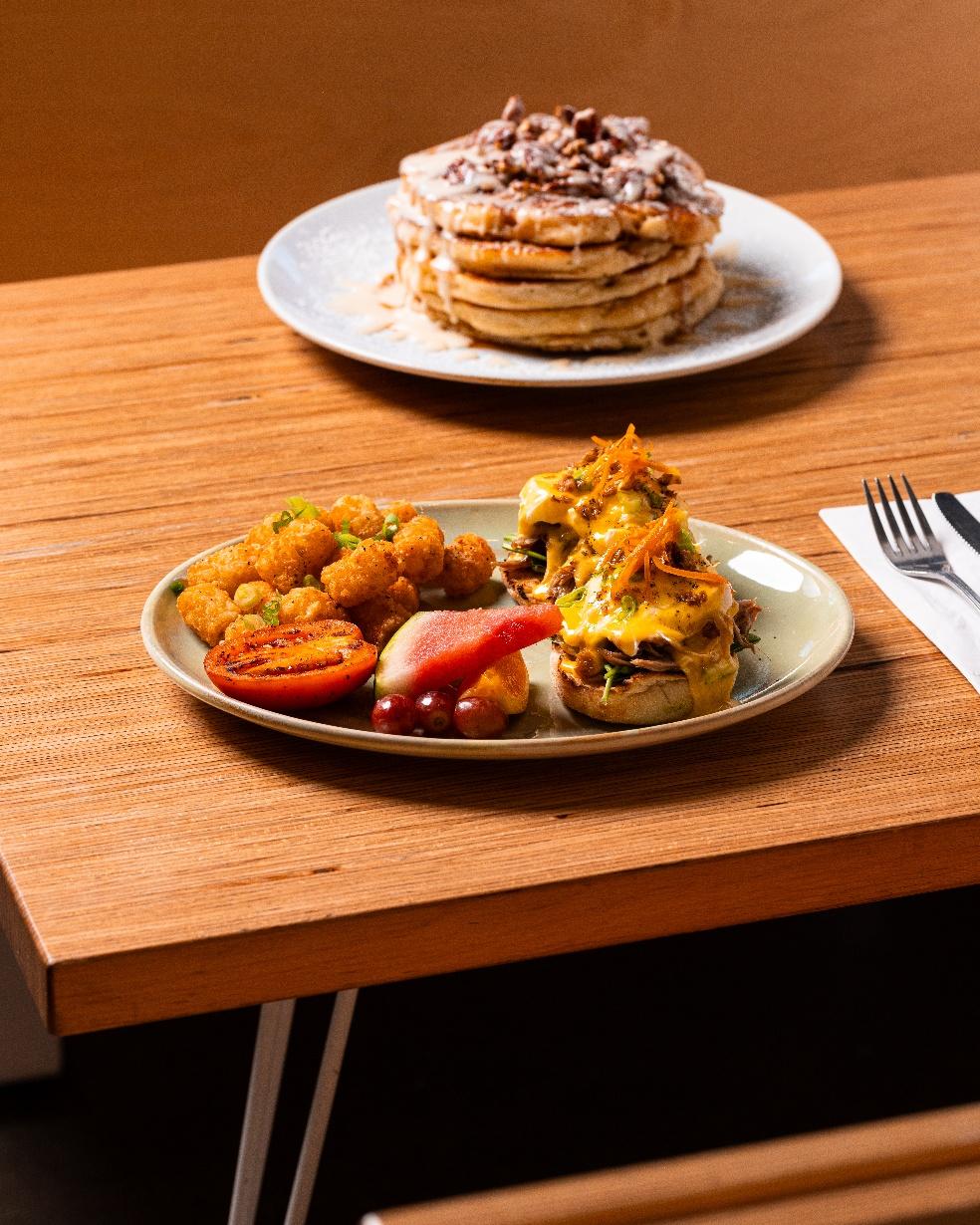 A plate of food on a table

AI-generated content may be incorrect.